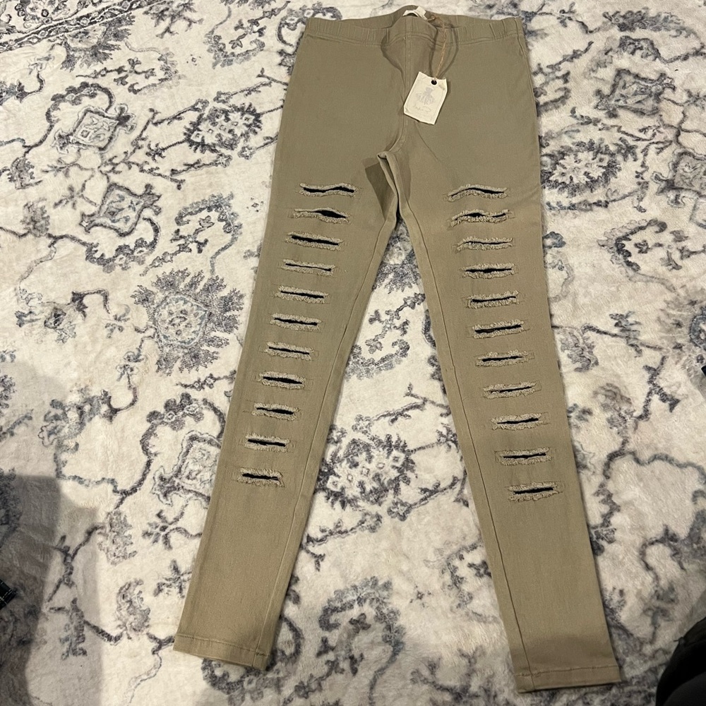 Khaki leggings.